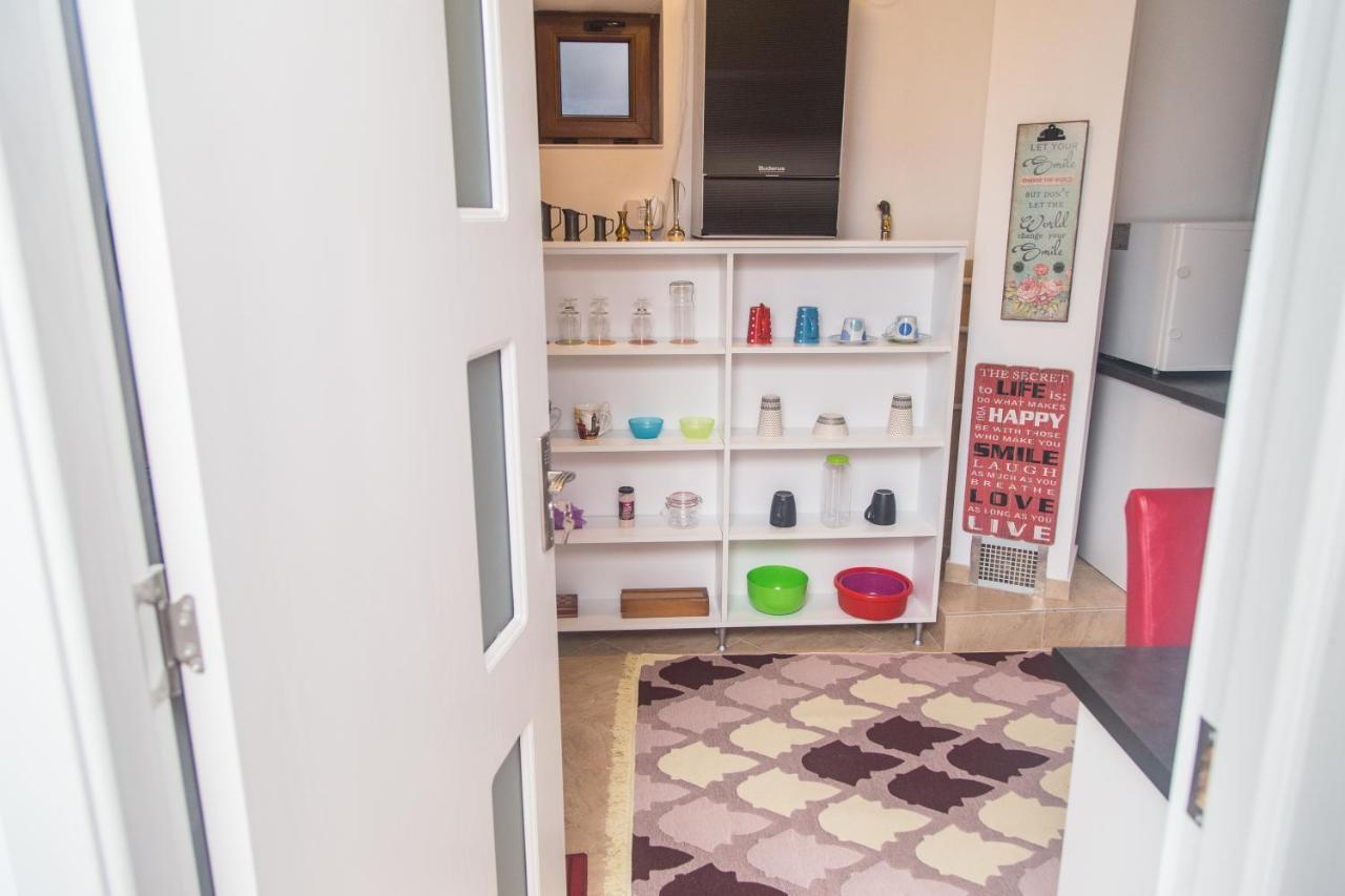 Courtyard Studio Oradea Bagian luar foto