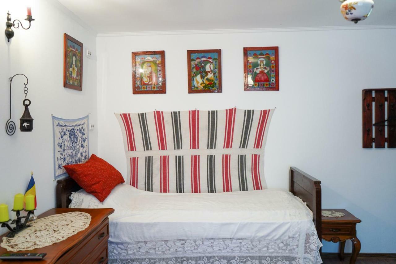 Courtyard Studio Oradea Bagian luar foto