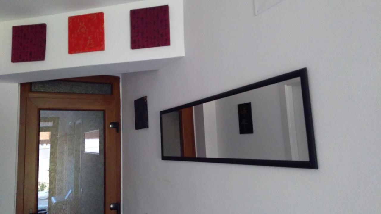 Courtyard Studio Oradea Bagian luar foto